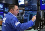 Kontrak Berjangka Nasdaq-100 Anjlok Akibat Saham Amazon