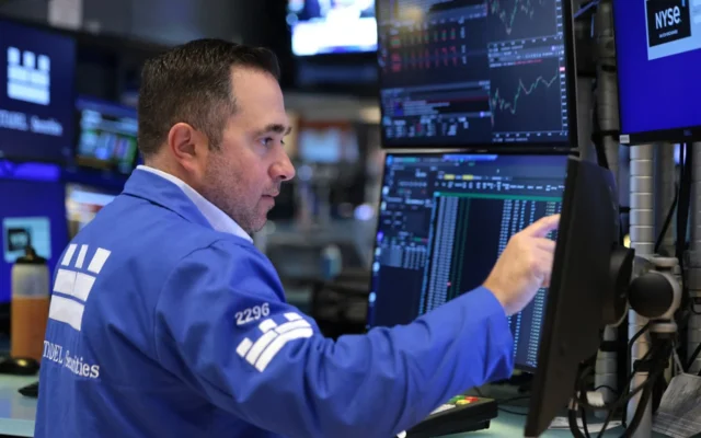 Kontrak Berjangka Nasdaq-100 Anjlok Akibat Saham Amazon