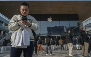 Calo iPhone Duo Tawar Harga Tinggi di Beijing