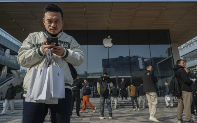 Calo iPhone Duo Tawar Harga Tinggi di Beijing