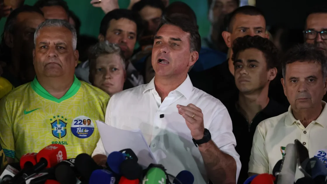 Donald Trump Setujui Flavio Bolsonaro Kunjungi AS Usai Kalah Pemilu
