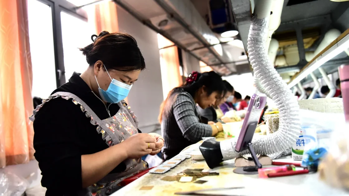 Laba Industri China Cetak Rekor Tiga Bulan Berkat AI