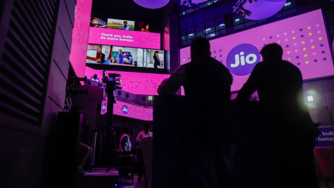 Saham Jio Platforms Melonjak 21 Persen pada Debut Perdana