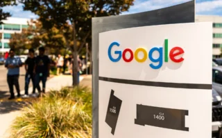 Saham Alphabet Anjlok 10 Persen Usai Pengeluaran AI Melonjak