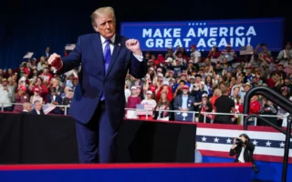 Trump dan Vance Batalkan Kampanye Jelang Pemilu Midterm