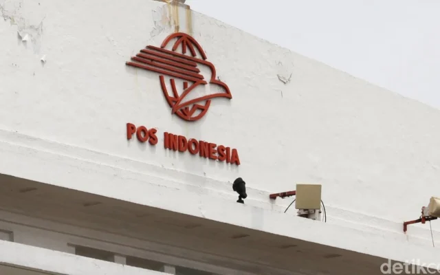 Fitch Pangkas Rating Surat Utang PT Pos Jadi Default