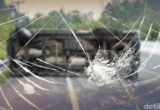 Truk Tanah Terguling Timpa Pemotor di Cempaka Putih Jakpus