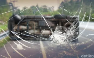 Truk Tanah Terguling Timpa Pemotor di Cempaka Putih Jakpus