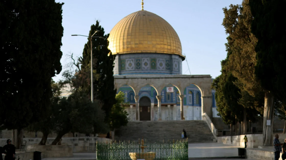 Warga Palestina Hadapi Larangan Masuk Masjid Al-Aqsa