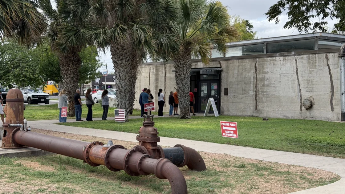 Pemilih Texas Tinggalkan Partai Politik Akibat Beban Ekonomi