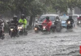 Jalan Mayor Oking Cibinong Banjir Parah, Motor Mogok
