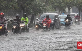 Jalan Mayor Oking Cibinong Banjir Parah, Motor Mogok