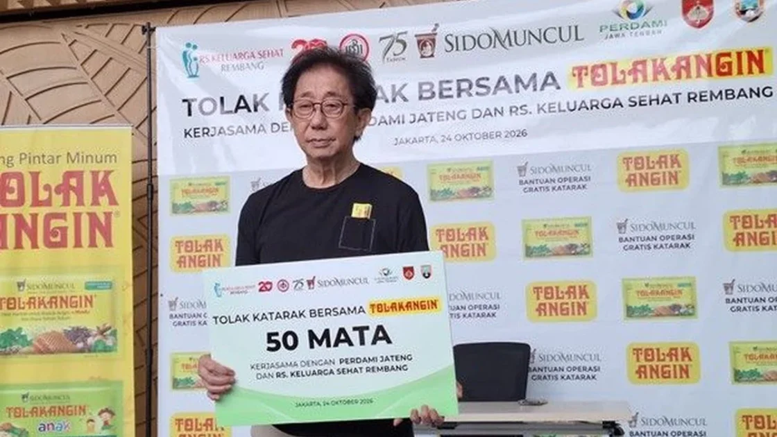 Tolak Angin dan RS Keluarga Sehat Rembang Gelar Operasi Katarak Gratis