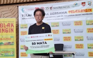 Tolak Angin dan RS Keluarga Sehat Rembang Gelar Operasi Katarak Gratis