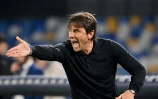Ashley Young Sebut Conte Bisa Jadi Bencana di MU