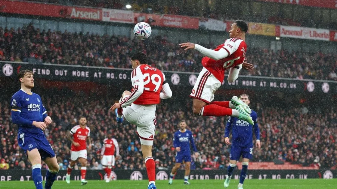 Hasil Liga Inggris: Dua Bek Cetak Gol, Arsenal Dekati City