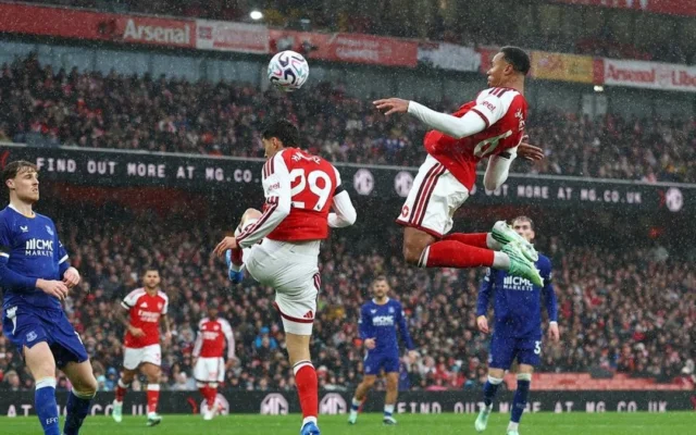 Hasil Liga Inggris: Dua Bek Cetak Gol, Arsenal Dekati City