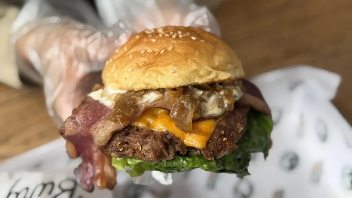 Burger Hits Asal Bandung Buka Cabang Baru di Tangerang Selatan