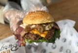 Burger Hits Asal Bandung Buka Cabang Baru di Tangerang Selatan