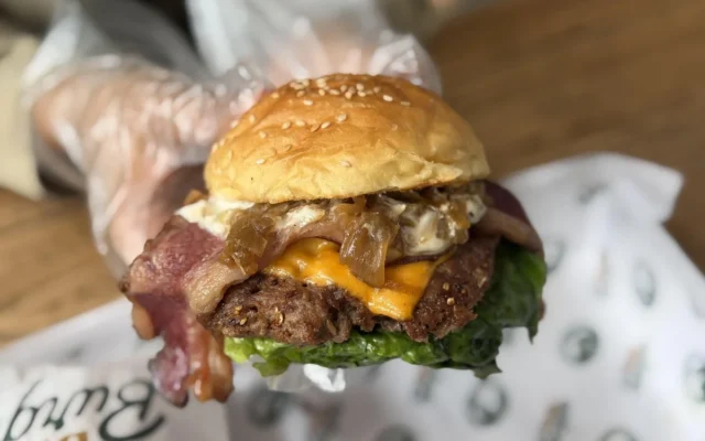 Burger Hits Asal Bandung Buka Cabang Baru di Tangerang Selatan