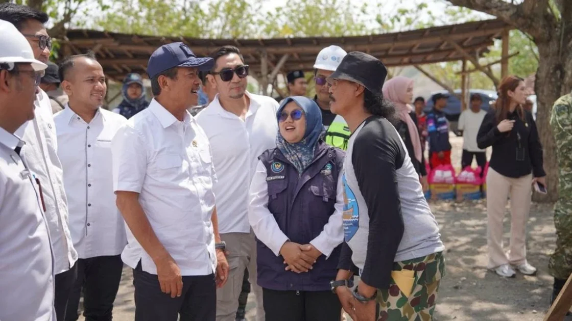 Trenggono Tinjau Tiga Kampung Nelayan Merah Putih di Jember