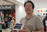 Cerita Pembeli Pertama iPhone Duo di Indonesia, Sekeluarga Ikut War