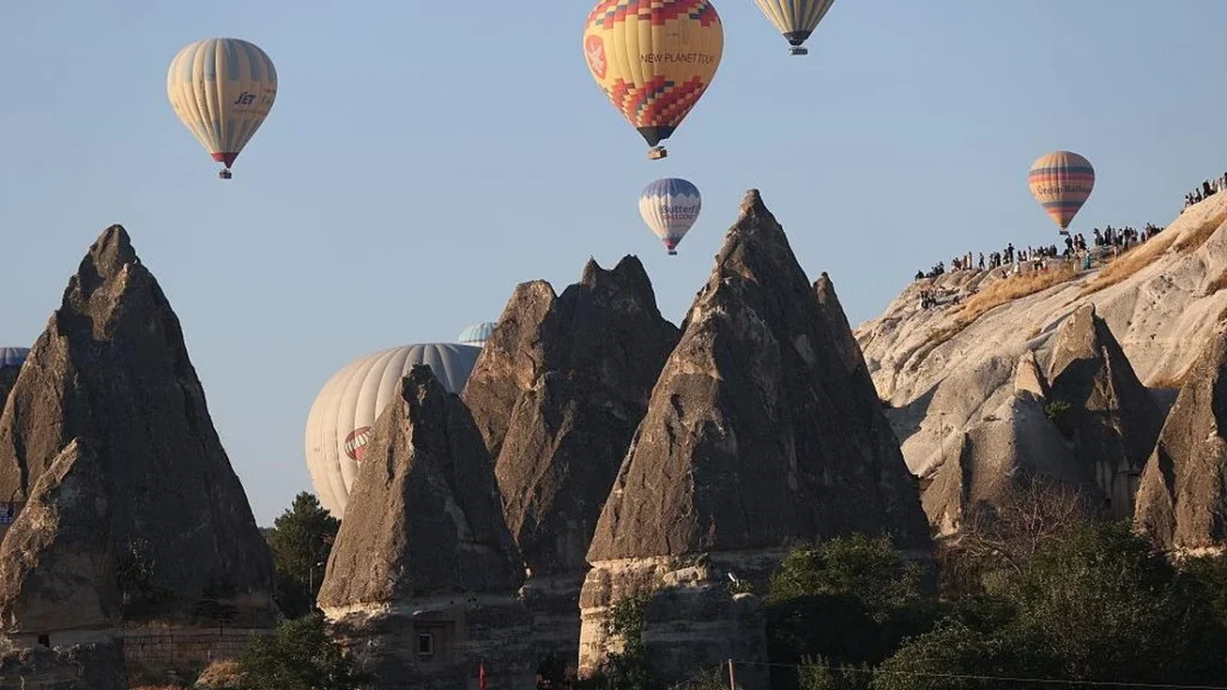 Batu Raksasa Runtuh di Cappadocia Turki, 3 Tewas