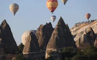 Batu Raksasa Runtuh di Cappadocia Turki, 3 Tewas