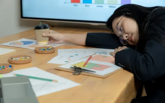Manfaat Coffee Nap untuk Mengusir Kantuk dan Cara Aman Melakukannya