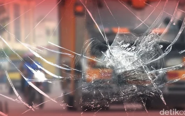 Pemotor Tewas Terbentur Truk Usai Senggolan di Batuceper
