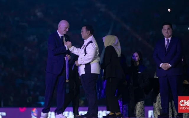 Erick Thohir Serahkan Surat Dukungan Prabowo ke FIFA