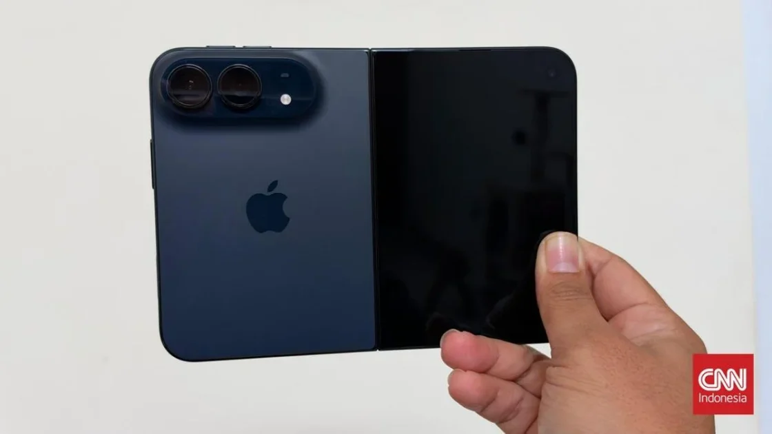 Kesan Pertama Menjajal iPhone Duo, Ponsel Lipat Pertama Apple