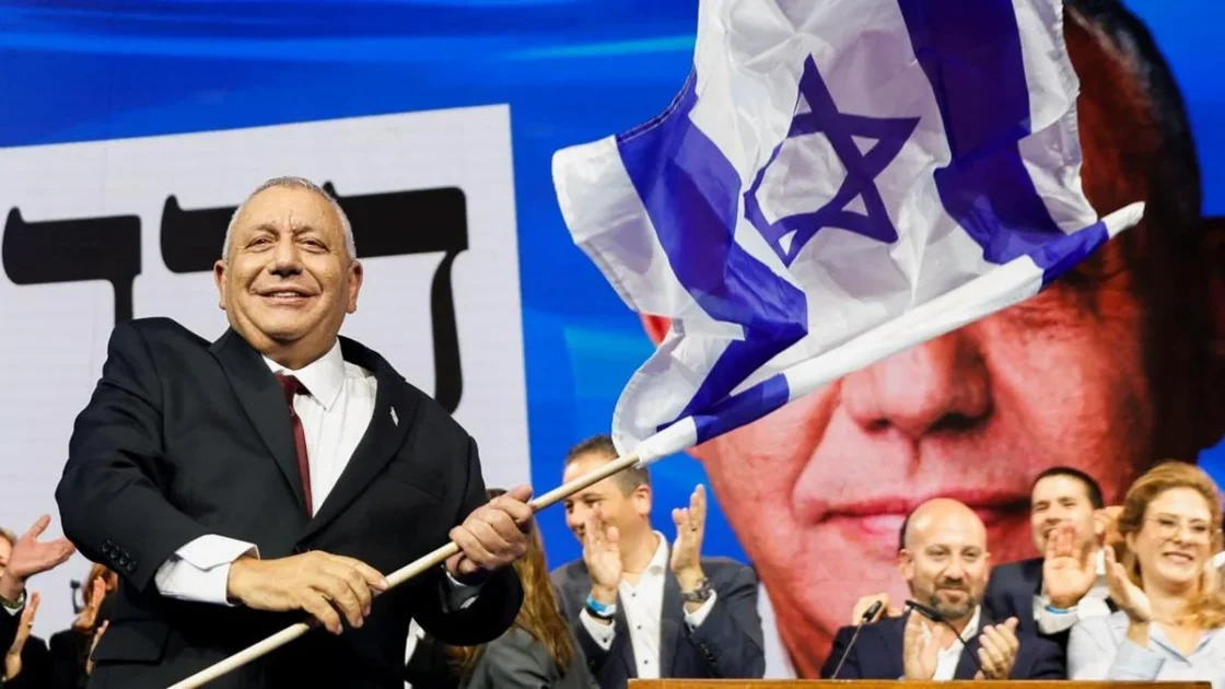 Gadi Eisenkot Desak Netanyahu Mundur dari Dunia Politik