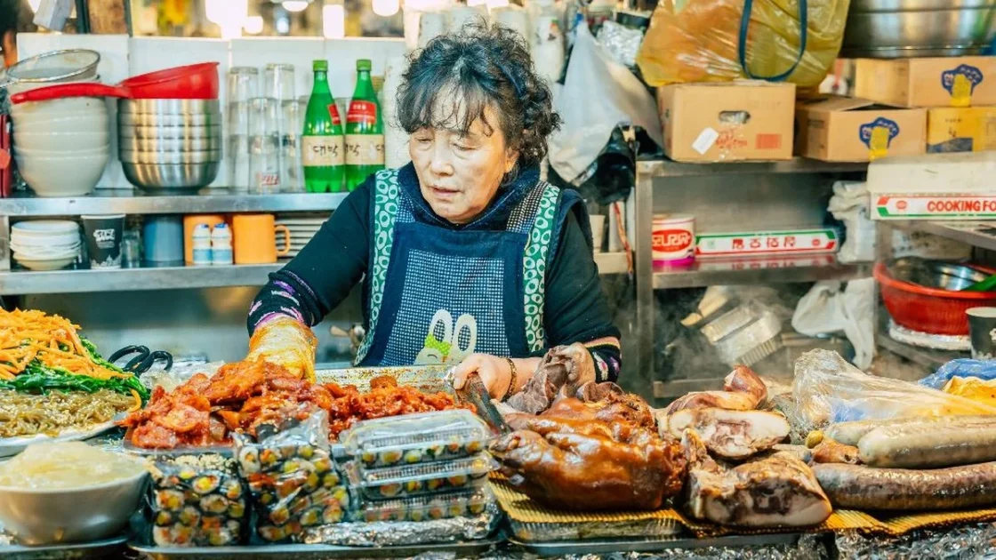 5 Kawasan Kuliner Hits di Seoul Wajib Masuk Itinerary