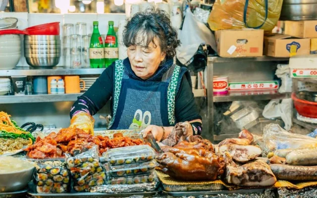 5 Kawasan Kuliner Hits di Seoul Wajib Masuk Itinerary