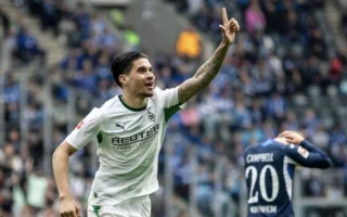 Borussia Monchengladbach Ungkap Alasan Kevin Diks Absen