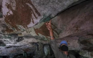 Lukisan Gua Berusia 67 Ribu Tahun di Sulawesi Terancam Api