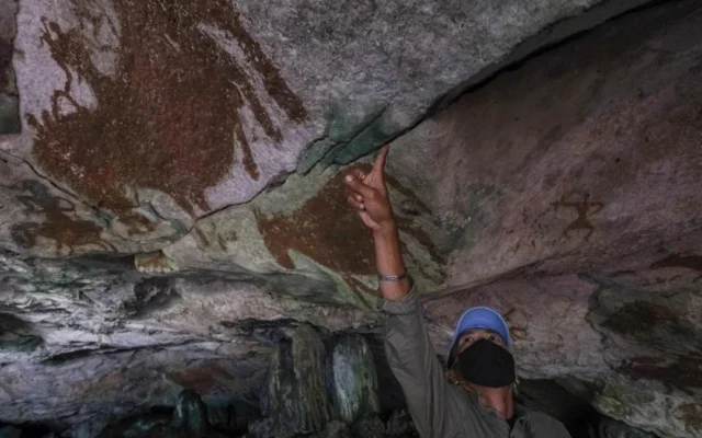 Lukisan Gua Berusia 67 Ribu Tahun di Sulawesi Terancam Api