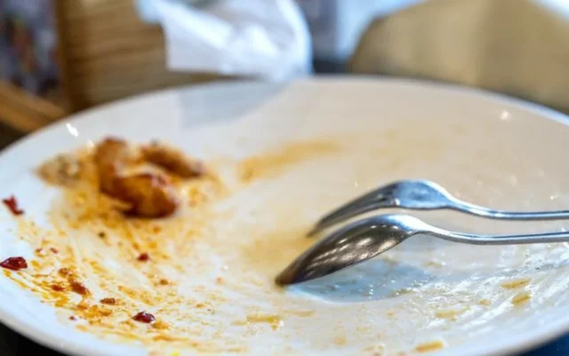 Alasan Psikologis di Balik Kebiasaan Makan Piring Bersih
