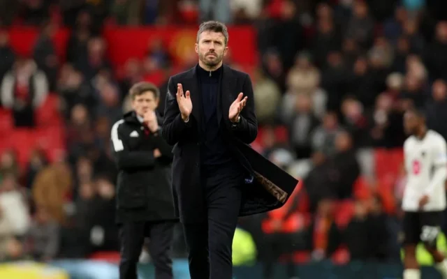 Reaksi Kontras Suporter MU pada Carrick dan Pemain