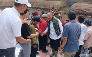 Menteri PU Tinjau Kali Angke, Temukan Masalah Ini