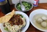 5 Mie Ayam Favorit Artis Indonesia yang Lezat dan Murah