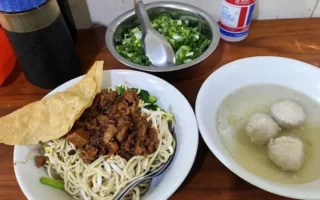 5 Mie Ayam Favorit Artis Indonesia yang Lezat dan Murah