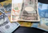 Ringgit Pimpin Mata Uang Asia, Rupiah Justru Terpuruk