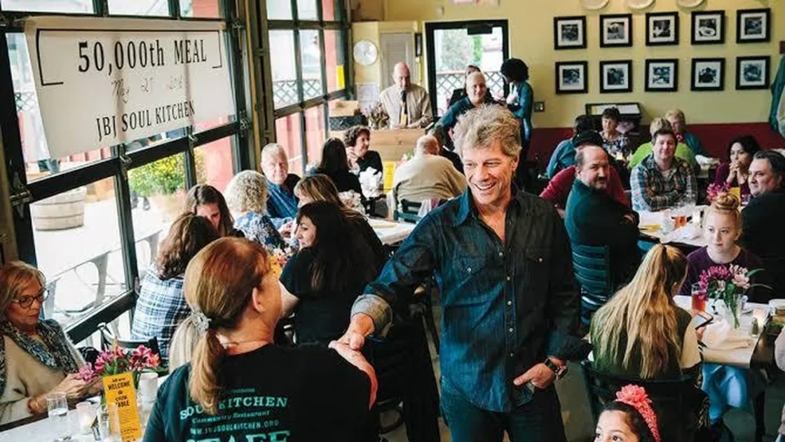 Jon Bon Jovi Buka Restoran Gratis dan Beri Ribuan Porsi