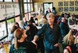 Jon Bon Jovi Buka Restoran Gratis dan Beri Ribuan Porsi