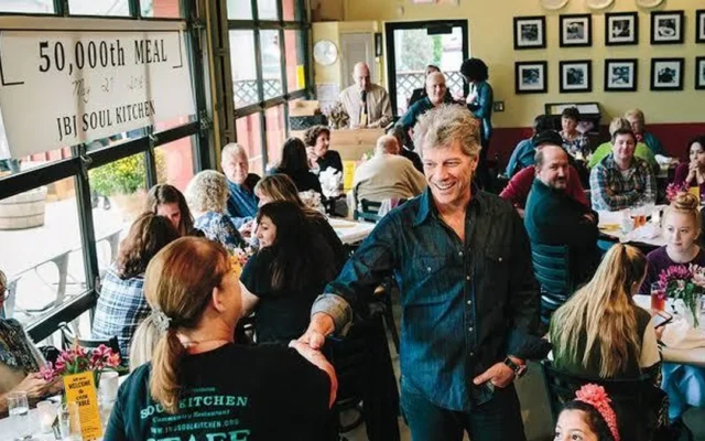 Jon Bon Jovi Buka Restoran Gratis dan Beri Ribuan Porsi