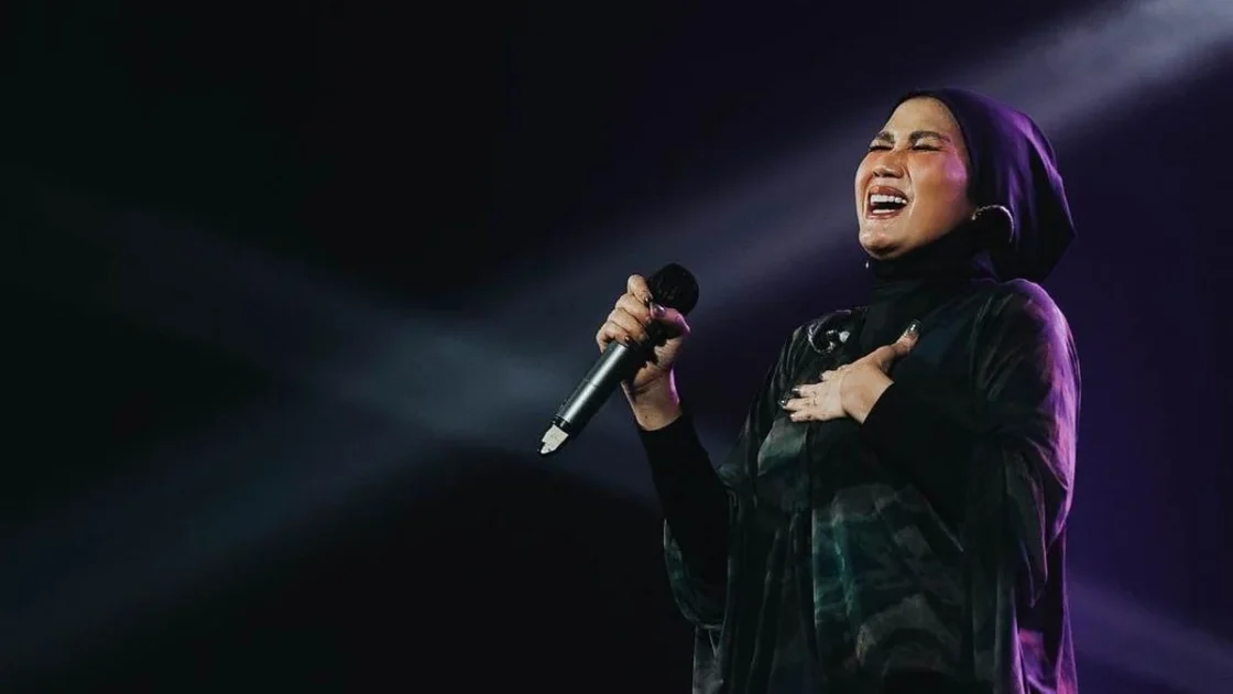Nicky Astria Gelar Konser Intim Rayakan 42 Tahun Karier