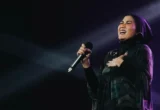 Nicky Astria Gelar Konser Intim Rayakan 42 Tahun Karier