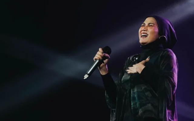 Nicky Astria Gelar Konser Intim Rayakan 42 Tahun Karier